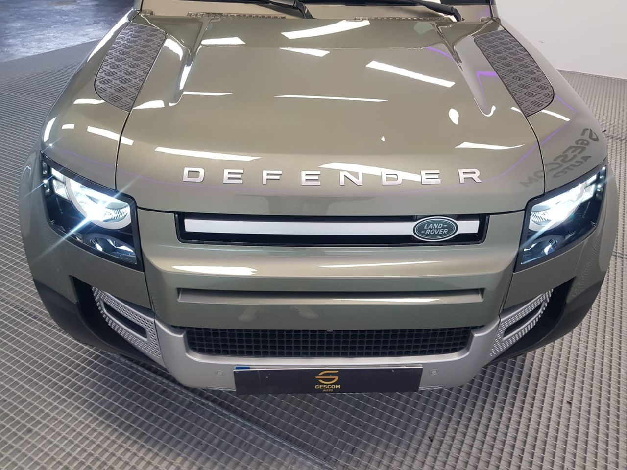 Foto Land-Rover Defender 12